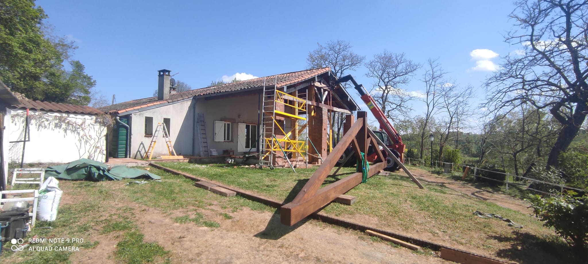 Ferme en Sapin Douglas entièrement assemblée au sol, avant levage